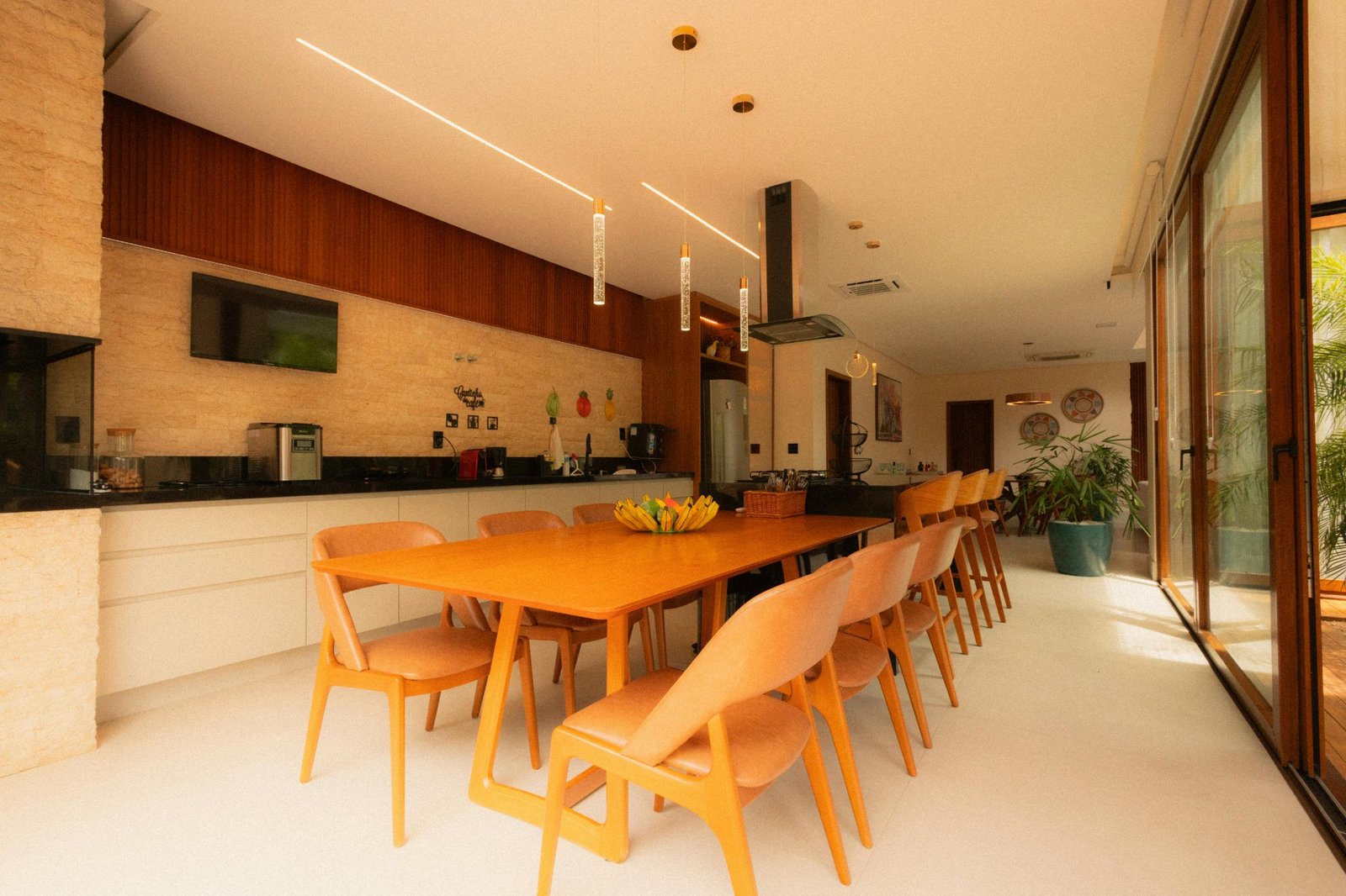 Cuisine ouverte design avec îlot central